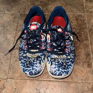 Nike women’s sneaker